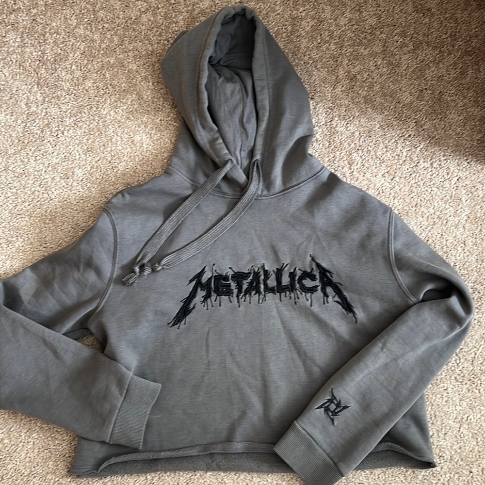 Metallica crop hoodie
